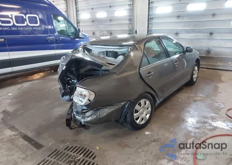 2003 Toyota Camry Le z USA, uszkodzony, nr VIN 4T1BE32K13U657571